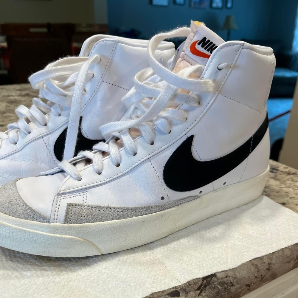 Nike blazers (W 11/ M 9.5)